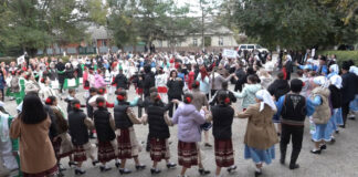 Muzica și dansul au poposit în cel mai mare sat din sudul țării