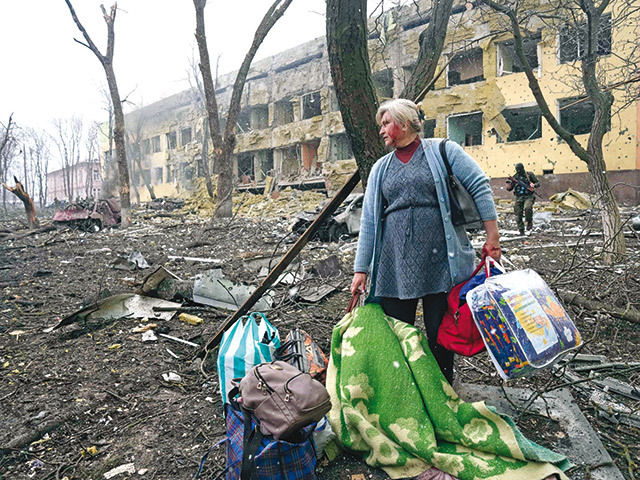 Încotro ținem calea, sau cât va mai dura spectacolul din teatrul absurdului?
